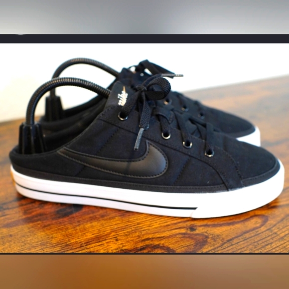 Nike Shoes - Nike Court slides